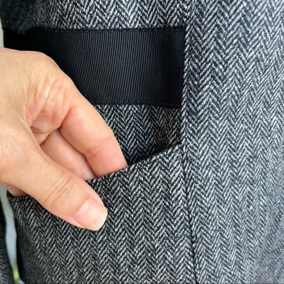 Tahari Women's Gray Black Tweed Ruffle Neck Blazer Jacket DETAILS size 8 /10 - Picture 4 of 15